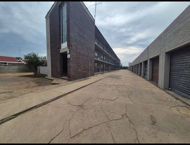 2 BEDROOM FLAT FOR SALE IN THREE RIVERS